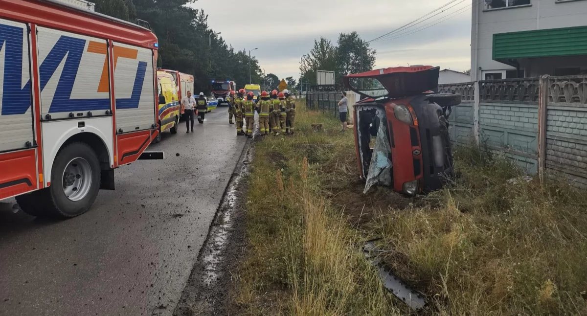 Zdjęcie z miejsca wypadku osobowego busa w Krzepicach / fot. Policja Śląska
