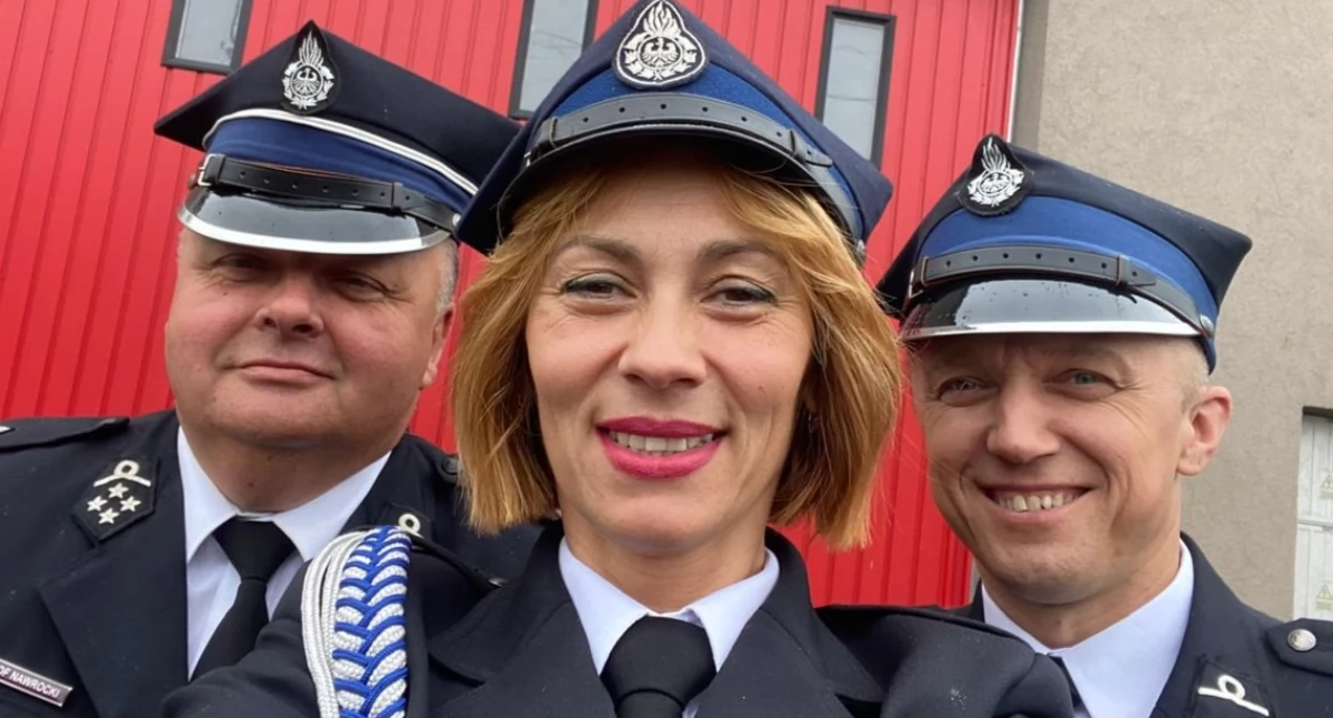 Na zdjęciu od lewej: Krzysztof Nawrocki - prezes OSP Czernice, Marta Jegers oraz Marcin Jegers/fot. archiwum prywatne Marta Jegers 