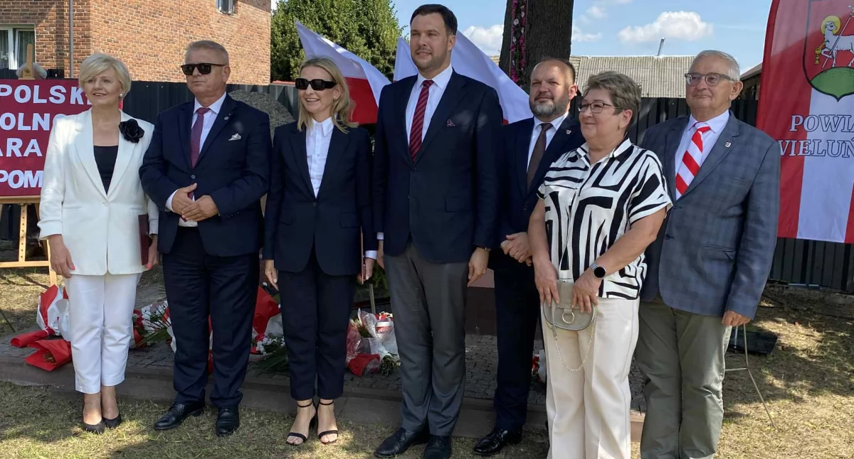 Zdjęcie z obchodów Dnia Walki i Męczeństwa Wsi Polskiej w Dębinie/fot.: Iwona Domagała