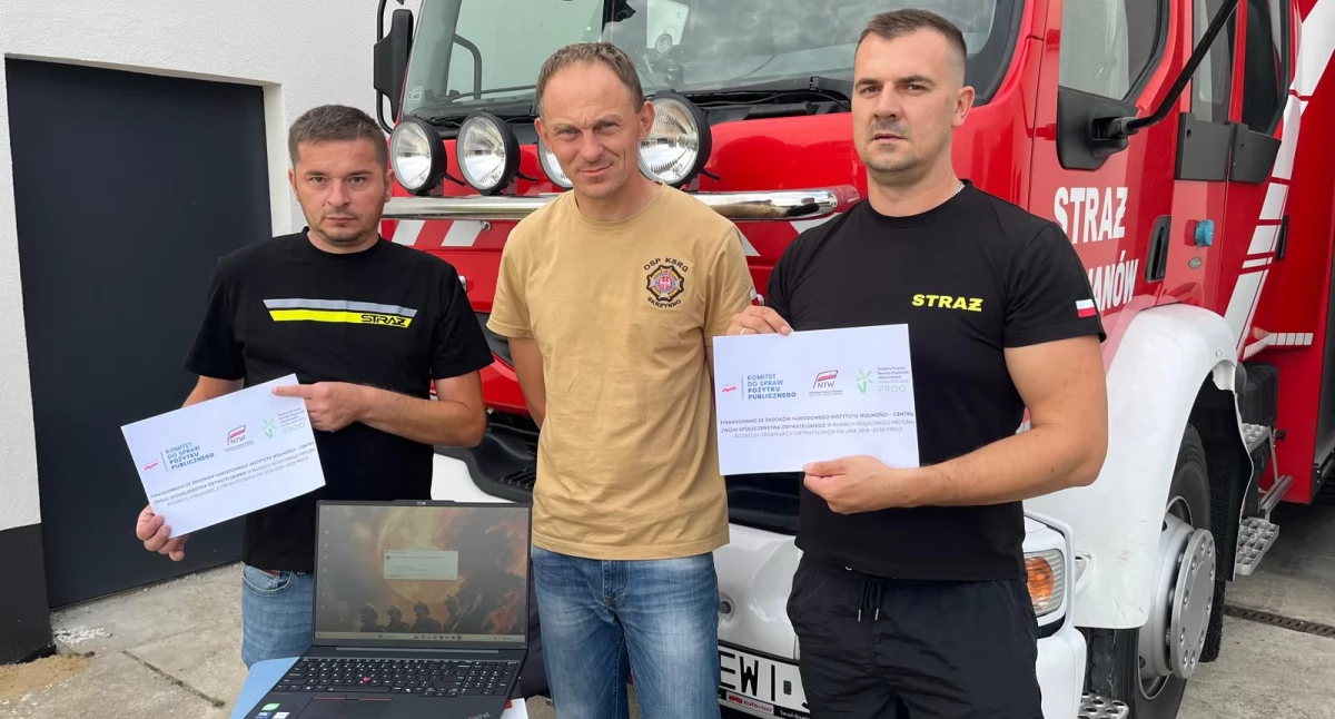 Na zdjęciu druhowie z OSP Janów wraz z druhem z OSP Skrzynno/fot.: OSP Janów