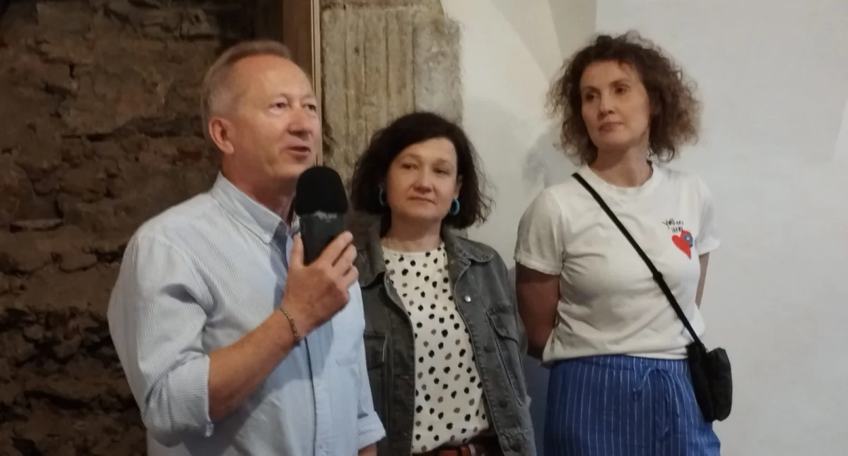 Na zdjęciu od lewej dyrektor MZW Jan Książek oraz konserwatorki zabytków: Karolina Pyrkosz i Katarzyna Róg / fot.: Joanna Major Kwiecińska
