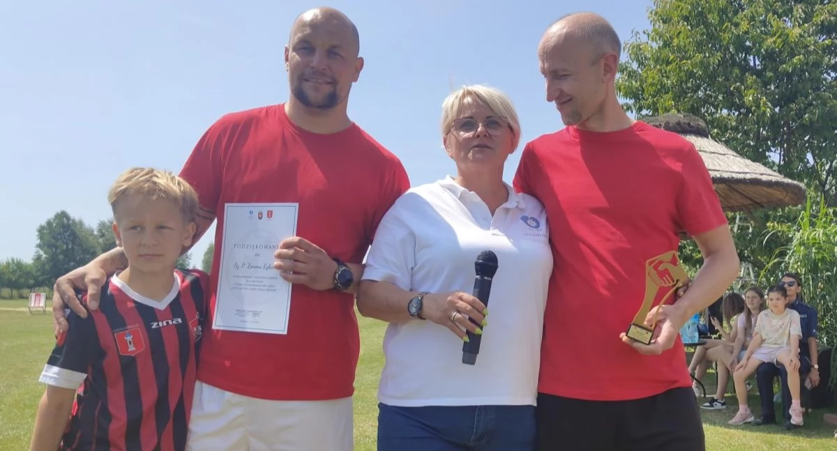 Na zdjęciu od lewej: Aleksander Rybak, Łukasz Rybak, Honorata Freus-Grzelak oraz Tomasz Łuczak. Panowie - właściciele sklepu budowlanego „Remont