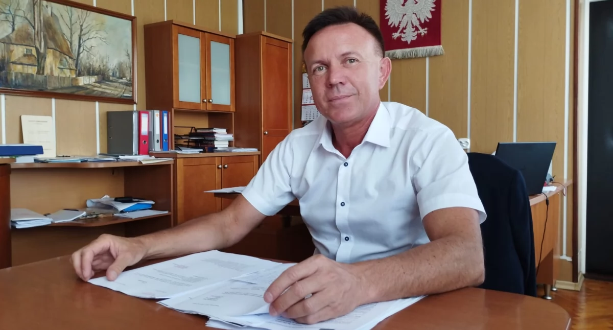 Na zdjęciu wójt gminy Biała Grzegorz Mielczarek opowiada o wsparciu finansowym dla sołectw / fot.: Joanna Major