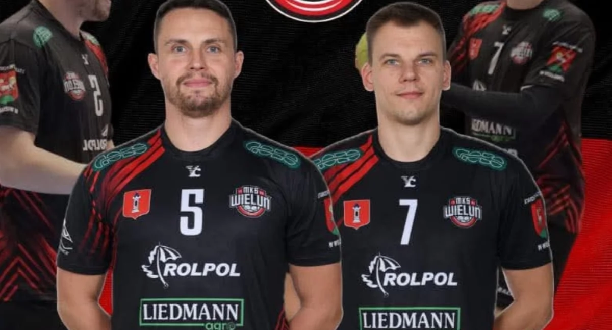 Na zdjęciu od lewej: Krzysztof Węcek oraz Rafał Krupa - trenerzy MKSu Wieluń/fot. MKS Wieluń 
