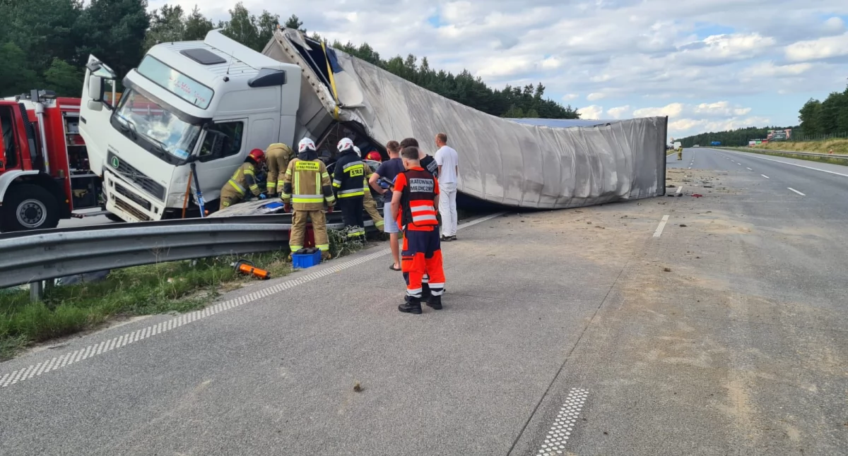 Na zdjęciu miejsce wypadku na autostradzie A1 / Fot. Facebook / Policja Województwa Łódzkiego