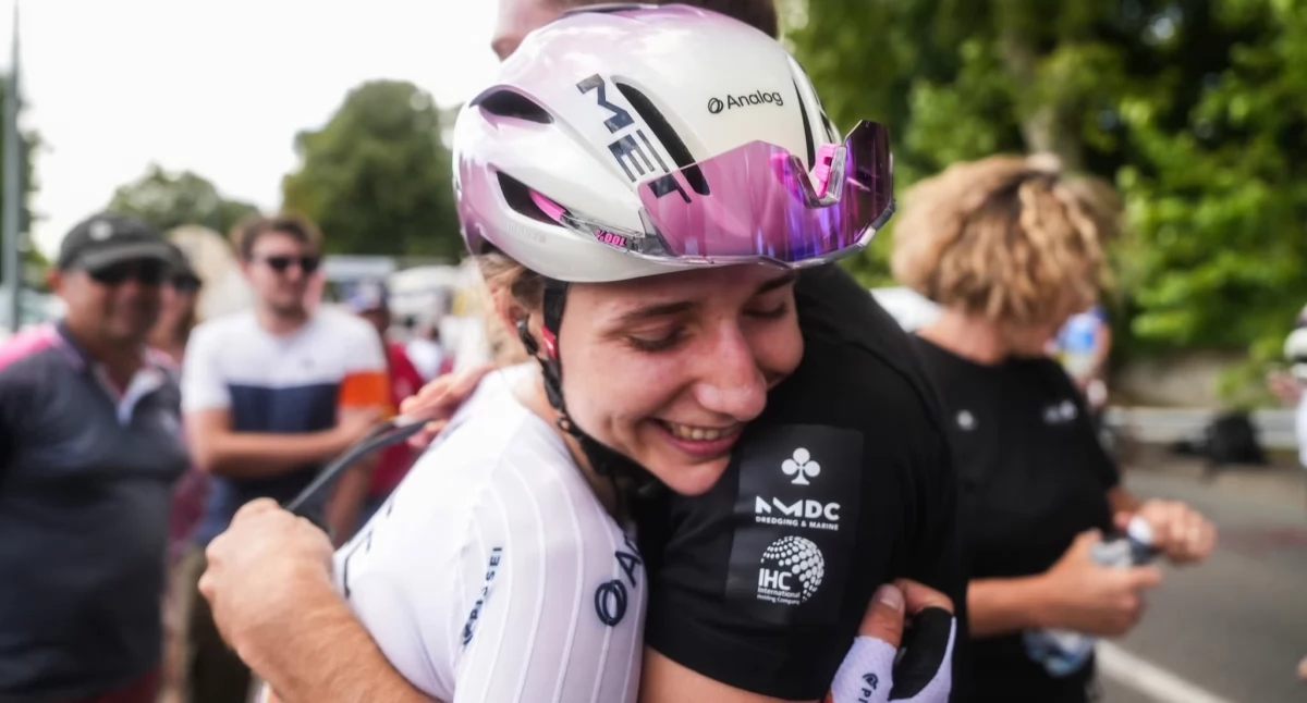 Na zdjęciu Dominika Włodarczyk, która jeździ w barwach UAE TEAM ADQ/fot. UAE TEAM ADQ 