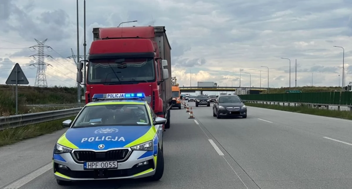 Na zdjęciu ciężarówką, którą poruszał się pijany kierowca / Fot. KPP Radomsko