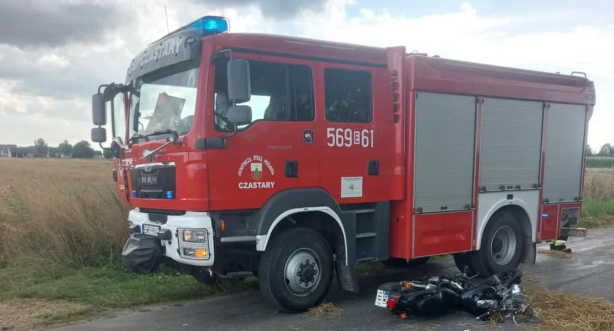 Zdjęcie z miejsca wypadku w Czastarach. Motocyklista z powiatu wieluńskiego zderzył się z traktorem / fot.: OSP KSRG Czastary