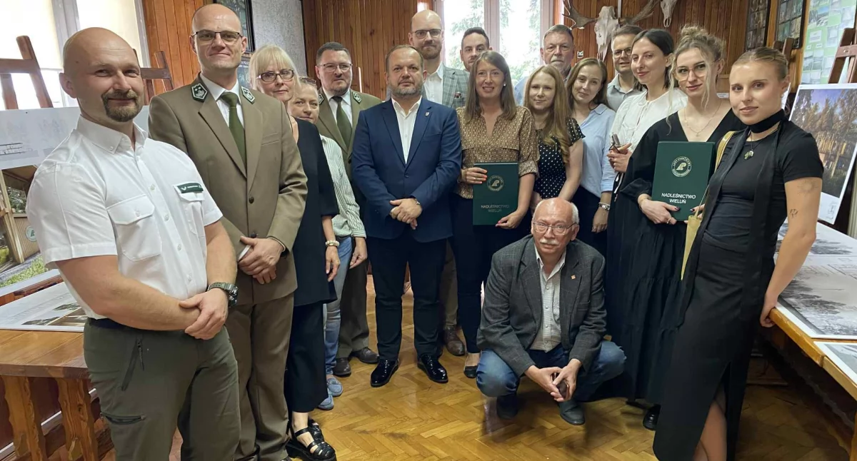 Zdjęcie z rozstrzygnięcia ogólnopolskiego konkursu na koncepcję projektu nowej siedziby Nadleśnictwa Wieluń/fot.: Iwona Domagała