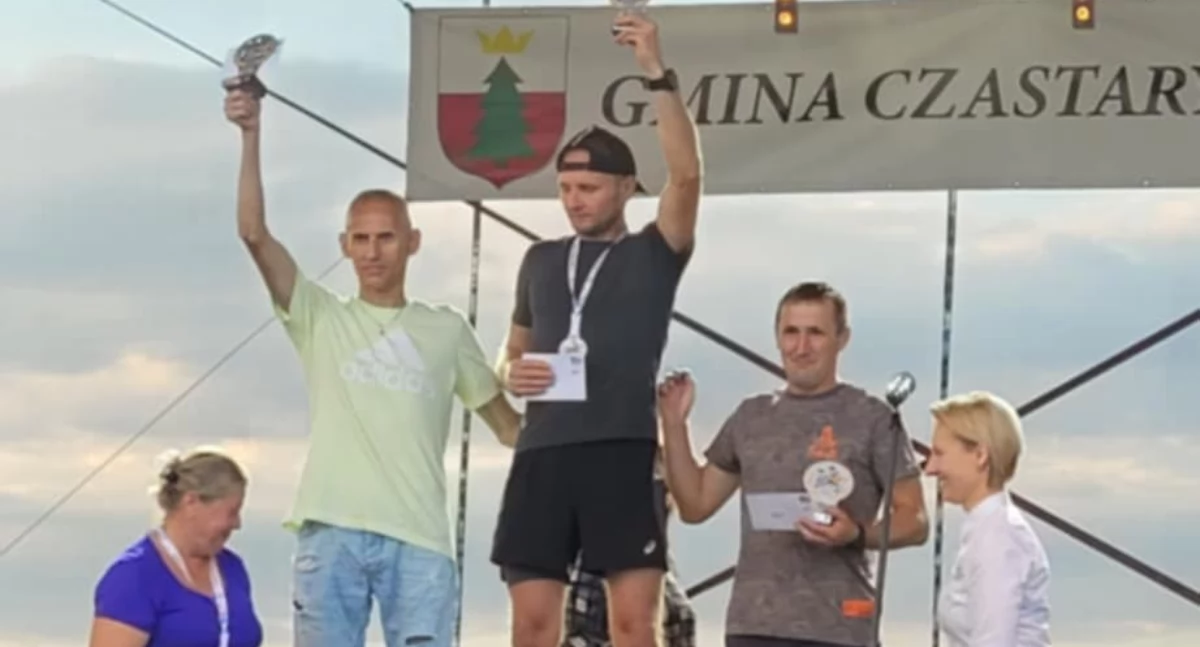 Na zdjęciu drugi na podium w kategorii Open Artur Jasiński/fot. archiwum prywatne Artura Jasińskiego (wszystkie)