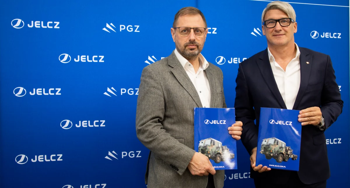 Zdjęcie z podpisania umowy ramowej między spółkami Wielton Defence oraz Jelcz/fot.: Jelcz Sp.z o.o. 