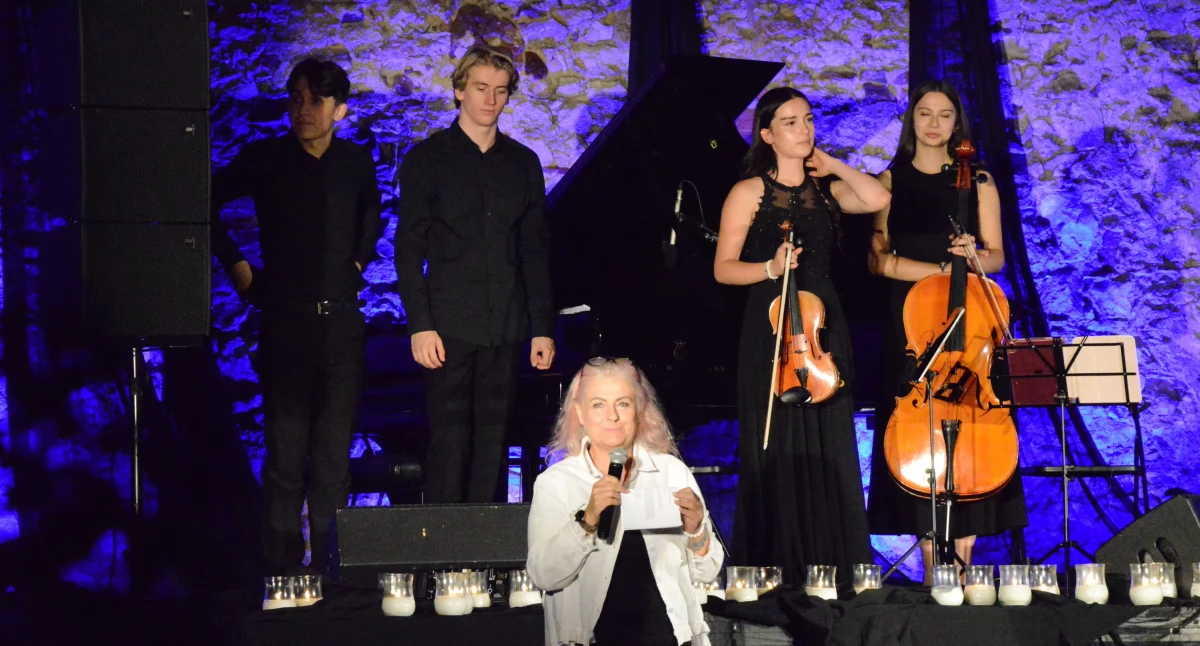 koncert, Koncerty fortepianowe świecach Wieluniu muzyka historia magia sierpniowych wieczorów - zdjęcie, fotografia