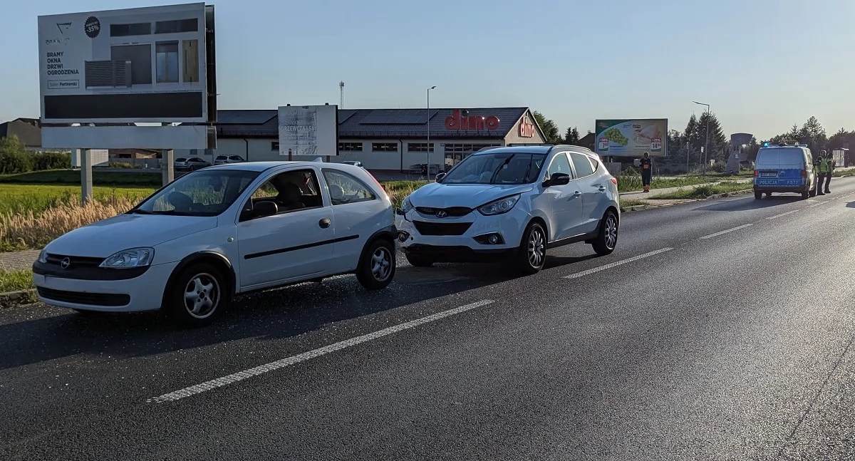 Na zdjęciu pojazdy, które uczestniczyły w zdarzeniu / Fot. KPP Zduńska Wola