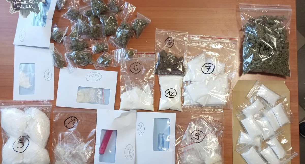 Na zdjęciu przedmioty znalezione w mieszkaniu 49-latka / Fot. KMP Łódź