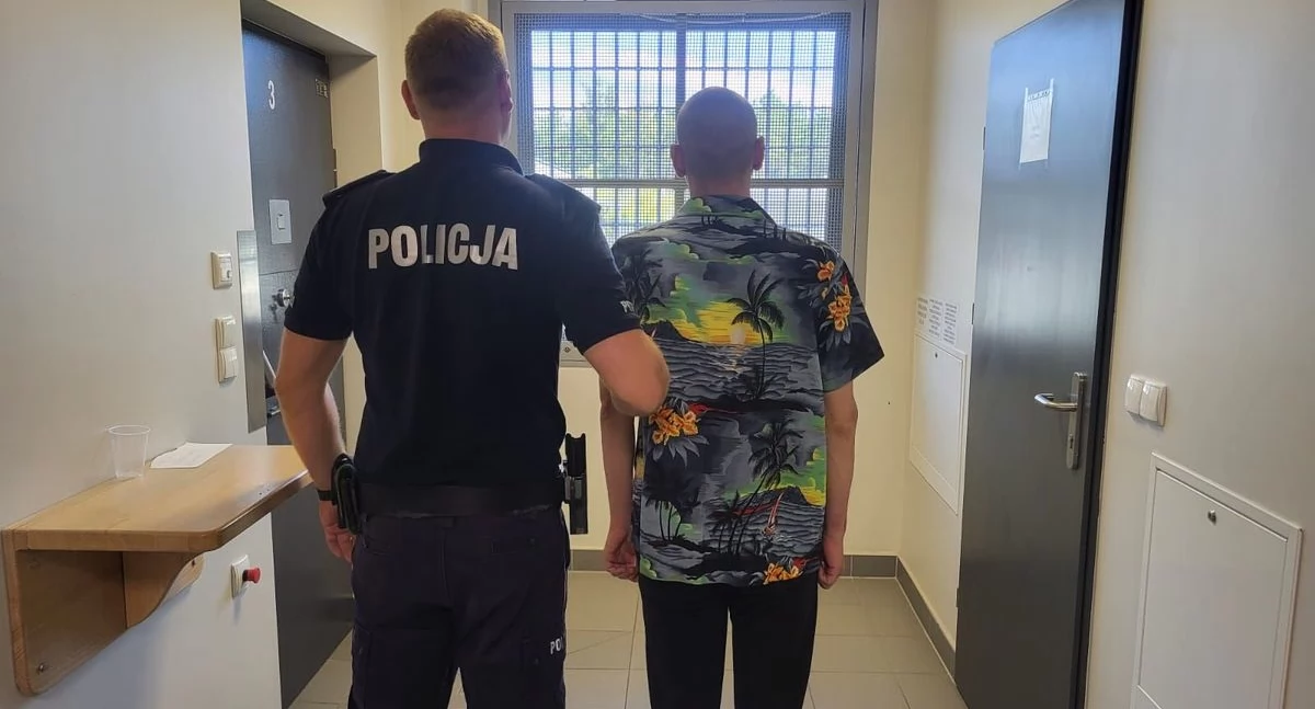 Na zdjęciu zatrzymany 37-letni obywatel Ukrainy, który przewoził dwóch Afgańczyków w bagażniku auta / Fot. KPP Poddębice
