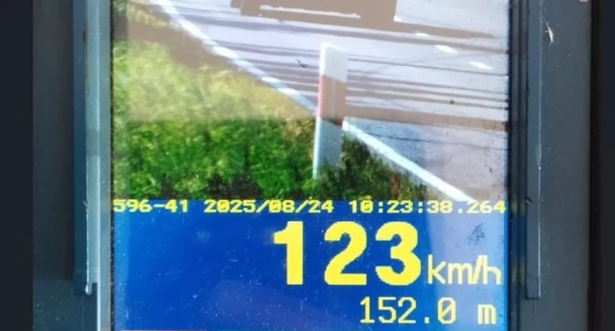 służby w akcji, Kolumbijczyk pędził Mieszkaniec powiatu pajęczańskiego stracił prawo jazdy - zdjęcie, fotografia