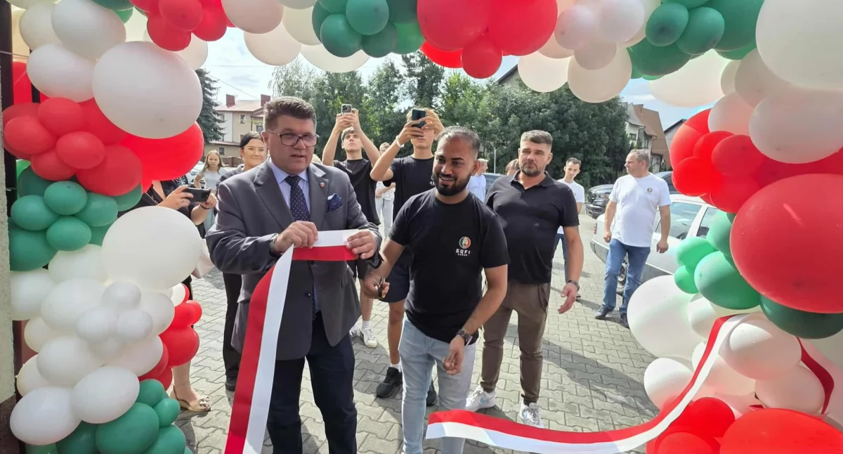 Otwarcie lokalu SUFI Kebab w Wieluniu z udziałem szefa ratusza / fot.: Sławomir Rajch