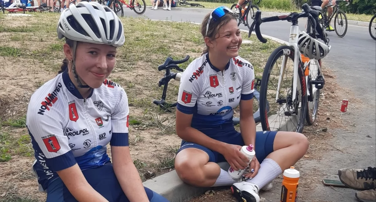 Juniorki Mlksu Wieluń: Zofia Glinka oraz Paulina Lipieta na zdjęciu mają start za sobą/fot. Michał Kuś 