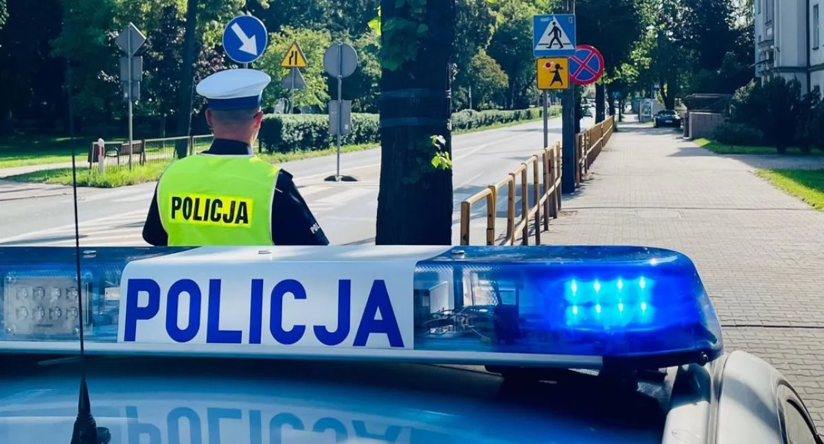 Na zdjęciu jeden z policjantów podczas sprawdzania dróg i ulic na terenie powiatu / Fot. KPP Wieluń