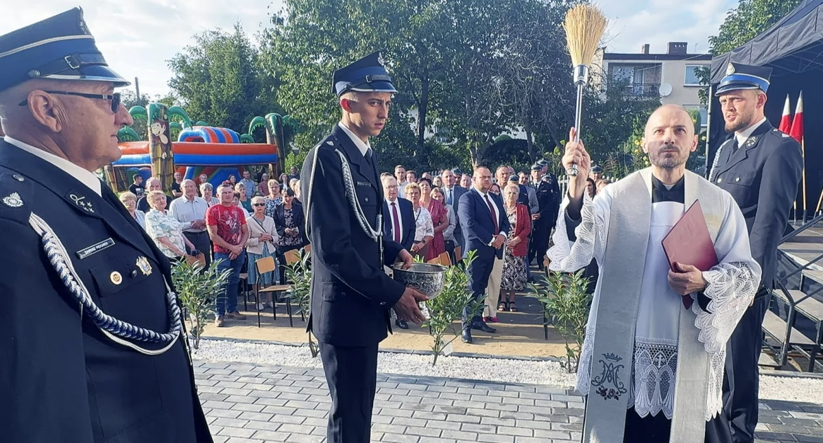 Otwarcie remizy Ochotniczej Straży Pożarnej w Komornikach, w gminie Mokrsko / fot.: Sławomir Rajch