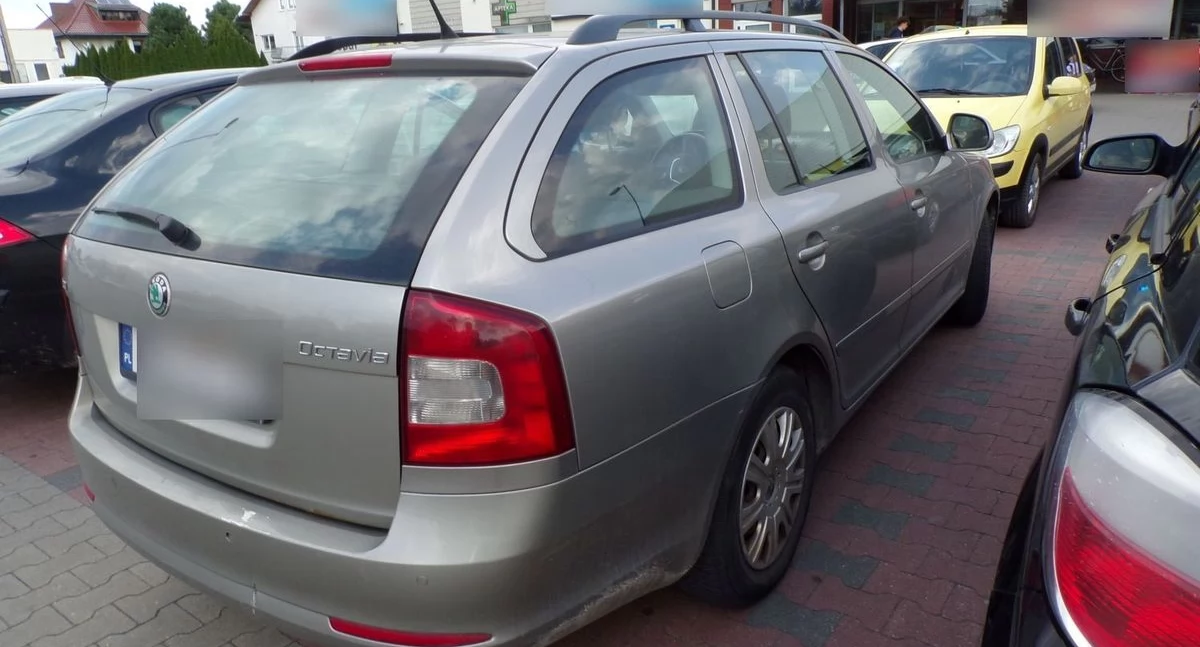 Na zdjęciu skoda, którą przyjechała pijana 43-latka / Fot. KPP Pabianice