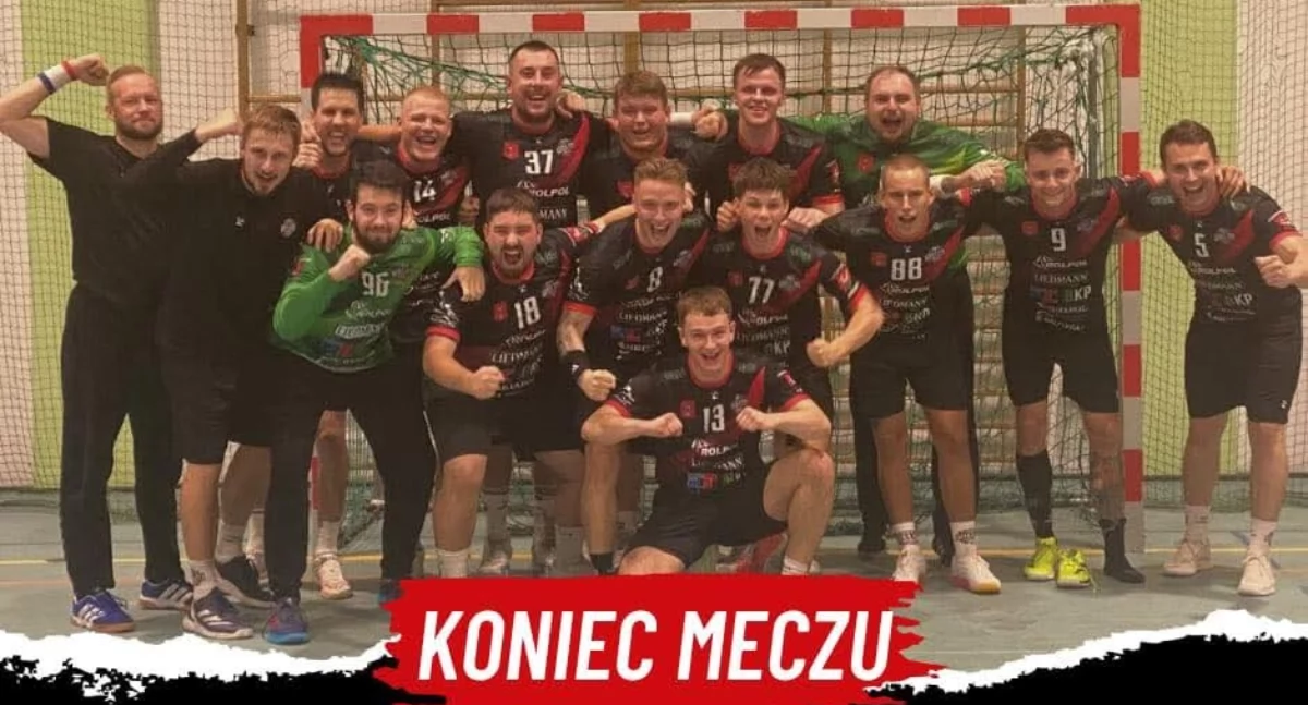 Na zdjęciu piłkarze ręczni MKS Wieluń po zwycięstwie w Koninie/fot. MKS Wieluń 