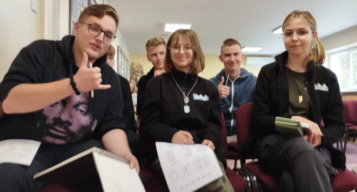 Zdjęcie z I edycji projektu „Akcja przetrwania” Młodzieżowej Rady Powiatu Wieluńskiego w Nadwarciańskim Grodzie, w Załęczu Wielkim / fot.: Joanna Major