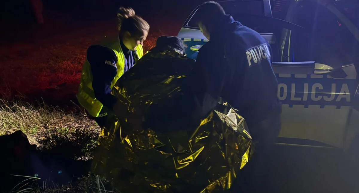 Na zdjęciu szczęśliwy finał wielkiej akcji poszukiwawczej 87-latka, który wybrał się na grzyby i stracił orientację w lesie / fot.: KWP w Opolu