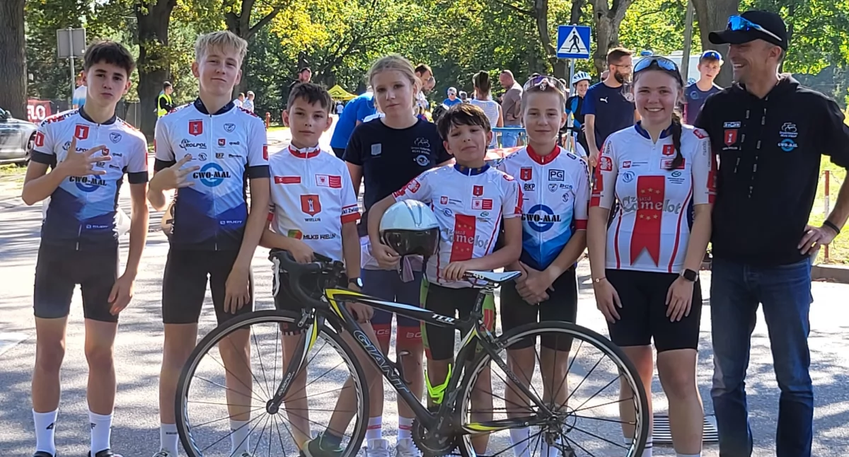 Na zdjęciu kolarki oraz kolarze Mlksu Wieluń/fot. Mlks Wieluń 