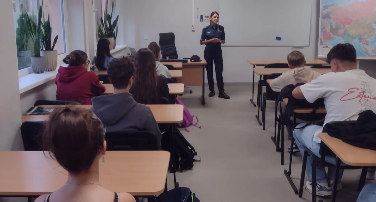 Na zdjęciu fragment spotkania w Zespole Szkół nr 3 w Wieluniu / Fot. KPP Wieluń