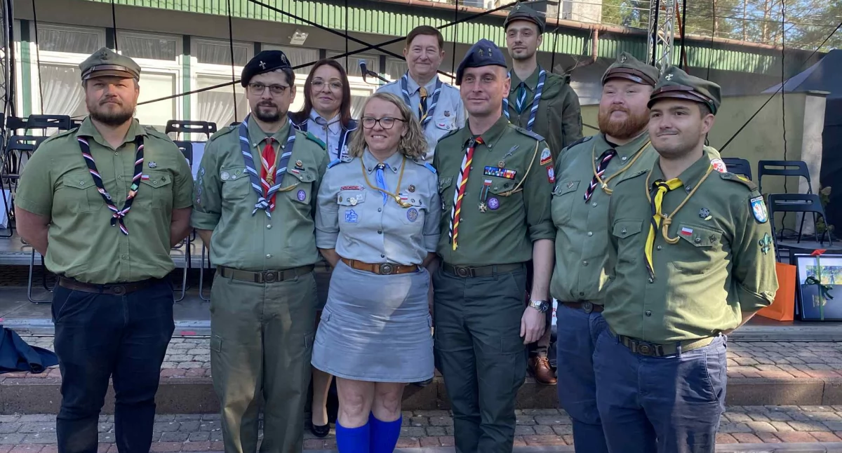 Zdjęcie z jubileuszu 50-lecia ośrodka ZHP ,,Nadwarciański Gród