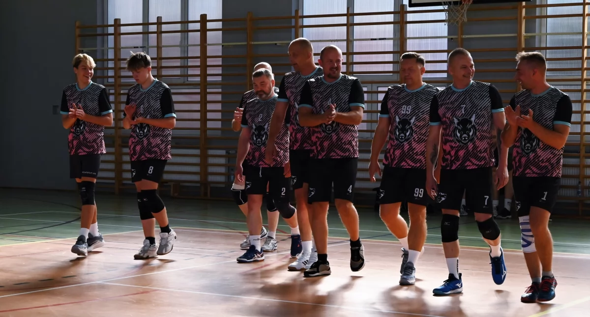Na zdjęciu drużyna Dziki Krzyworzeka, jeden z trzech niepokonanych jak dotąd zespołów/fot. WPLS