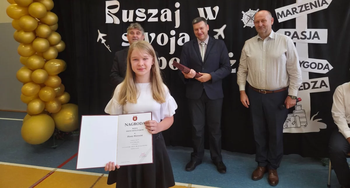 Zdjęcie z wręczenia Stypendiów Wójta Gminy Kiełczygłów/fot.: Gmina Kiełczygłów
