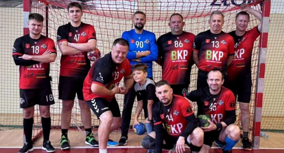 Na zdjęciu drużyna MKS Wieluń Oldboys, która weźmie udział w Ogólnopolskim Turnieju Piłki Ręcznej Masters/fot. MKS Wieluń Oldboys 