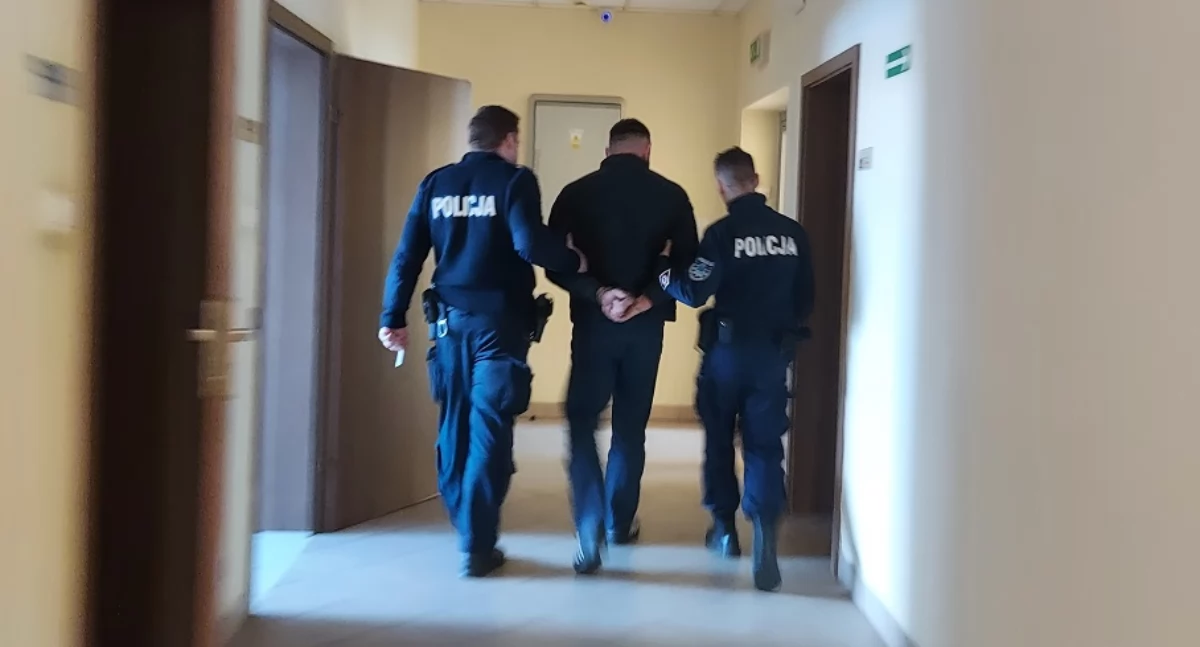 służby w akcji, Wszczął awanturę Okazało poszukiwany alimenciarz! - zdjęcie, fotografia