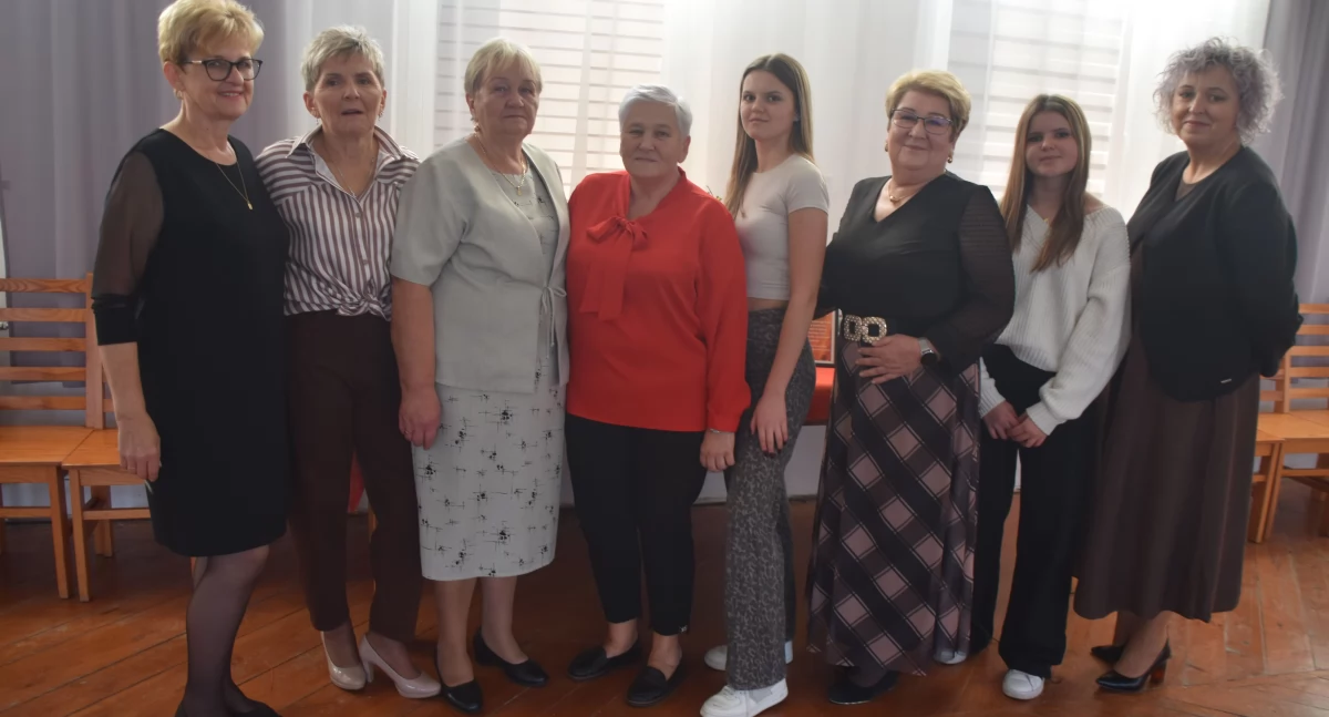 Zdjęcie z imprezy integracyjnej kończącej projekt ,,Baśniowe ogrody