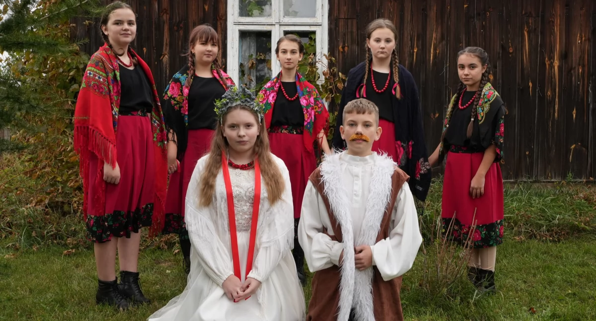 Zdjęcie z konkursu fotograficznego „Zatrzymane w kadrze - zdjęcie scenki rodzajowej z Lipiec Reymontowskich”/fot.: Wieluński Dom Kultury