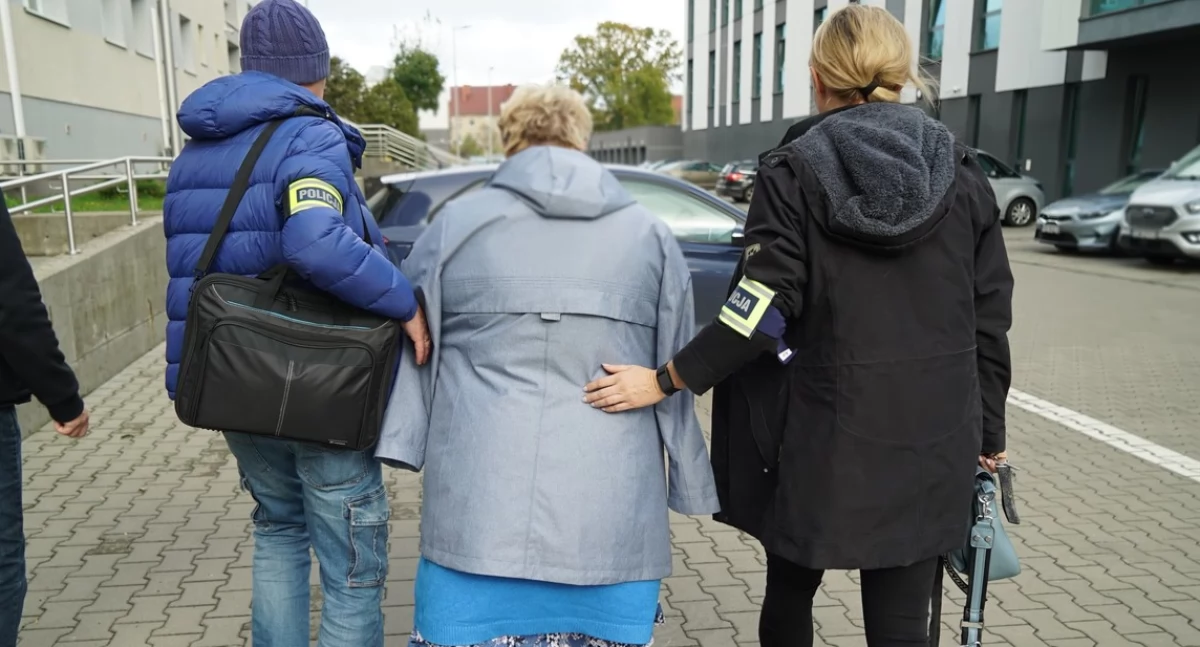 Zdjęcie z zatrzymania dyrektorek szkół niepublicznych, które miały wyłudzić wielomilionowe dotacje z samorządów/ fot.: KWP w Łodzi