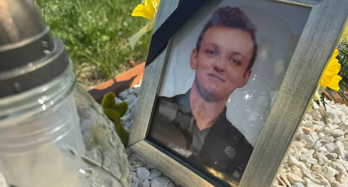 Ś.P. Damian Pawełoszek zdaniem policji miał wejść na maszt telekomunikacyjny w Kozłówkach i spaść. W systemie alarmowym właściciela masztu nie ma śladu, by ktoś w ogóle próbował na niego wchodzić / fot.: Sławomir Rajch