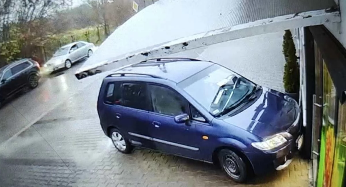 Na zdjęciu mazda, którą poruszał się pijany 26-latek / Fot. KPP Radomsko 