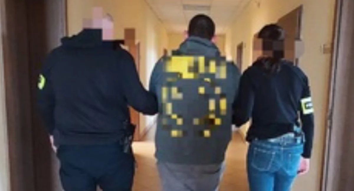 Zdjęcie z akcji policji w Zduńskiej Woli. Zatrzymanie złodzieja i odzyskanie skradzionych elektronarzędzi / fot.: KPP w Zduńskiej Woli