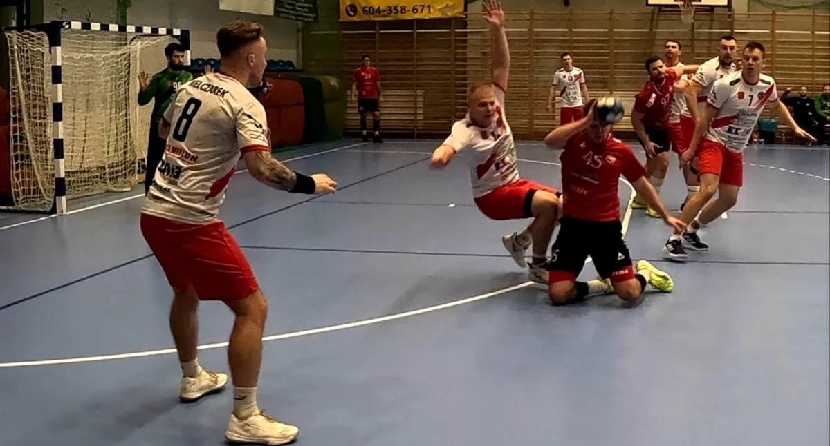 Na zdjęciu piłkarze ręczni MKSu Wieluń oraz MKSu Sierpc /fot. Łukasz Płuciennik 