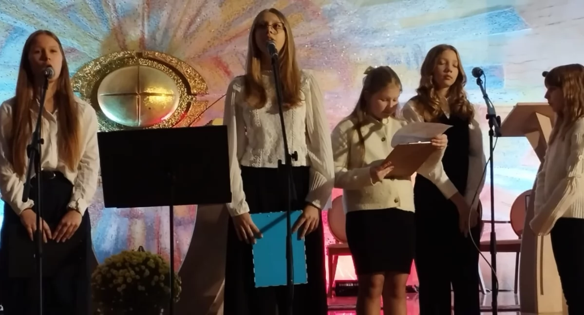 Zdjęcie z koncertu jubileuszowego z okazji pierwszej rocznicy istnienia scholki parafialnej kościoła Nawiedzenia NMP w Trębaczewie / fot.: Joanna Major