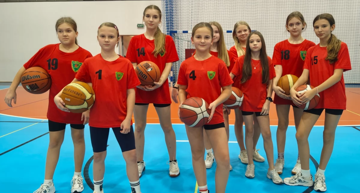 Na zdjęciu dziewczęta, uczennice ze Szkoły Podstawowej w Rudzie im. Wincentego Witosa, które brały udział w turnieju Nocny Streetball 3x3/fot. Łukasz Płuciennik (wszystkie)