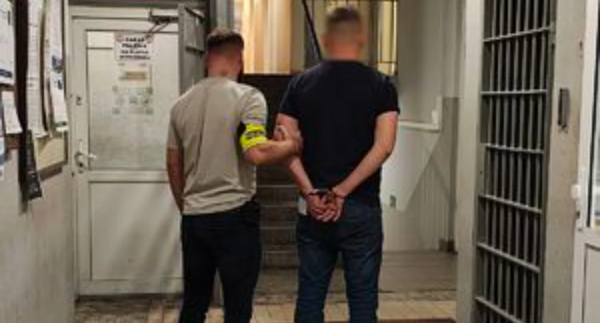 Na zdjęciu wieluńscy policjanci zatrzymują dwóch paserów handlujących sprzętem budowlanym skradzionym na terenie Niemiec / fot.: KPP w Wieluniu
