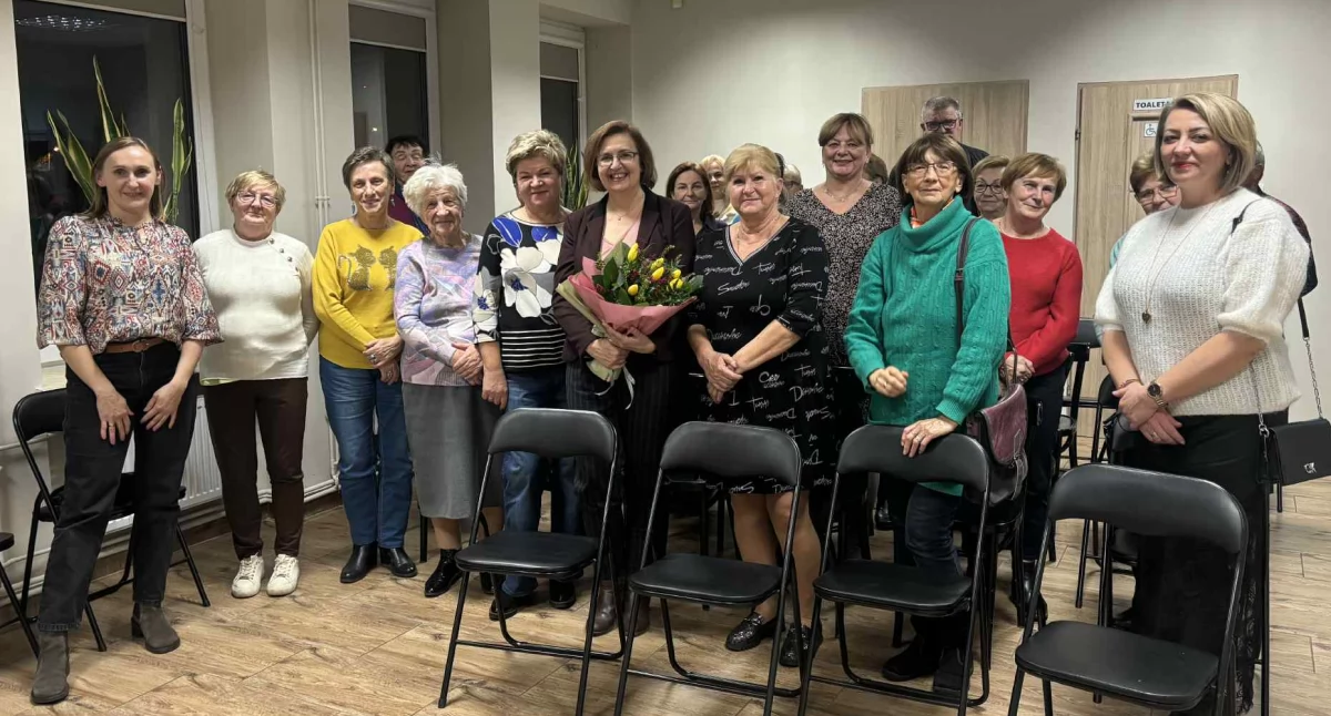 Na zdjęciu fragment spotkania z Agnieszką Krawczyk w Bibliotece Publicznej Miasta i Gminy Działoszyn / Fot. Facebook / Biblioteka Publiczna Miasta i Gminy Działoszyn