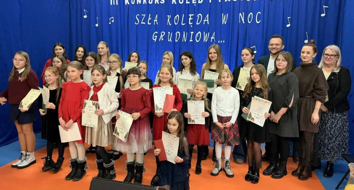 Międzyszkolny Konkurs Kolęd i Pastorałek w Sieńcu. Zobacz zdjęcia uczestników i laureatów /fot. Facebook Szkoła Podstawowa im. Wisławy Szymborskiej w Sieńcu