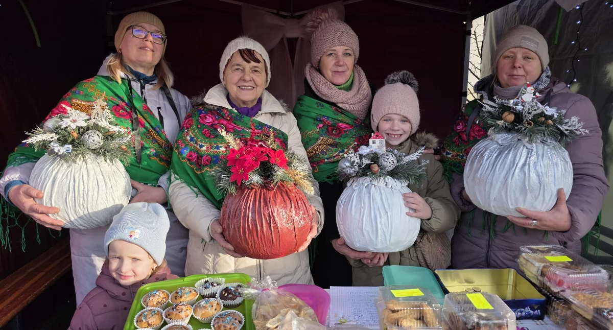 Zdjęcie z jarmarku bożonarodzeniowego ,,Wieluńskie dzwoneczki i mikołajkowe cuda
