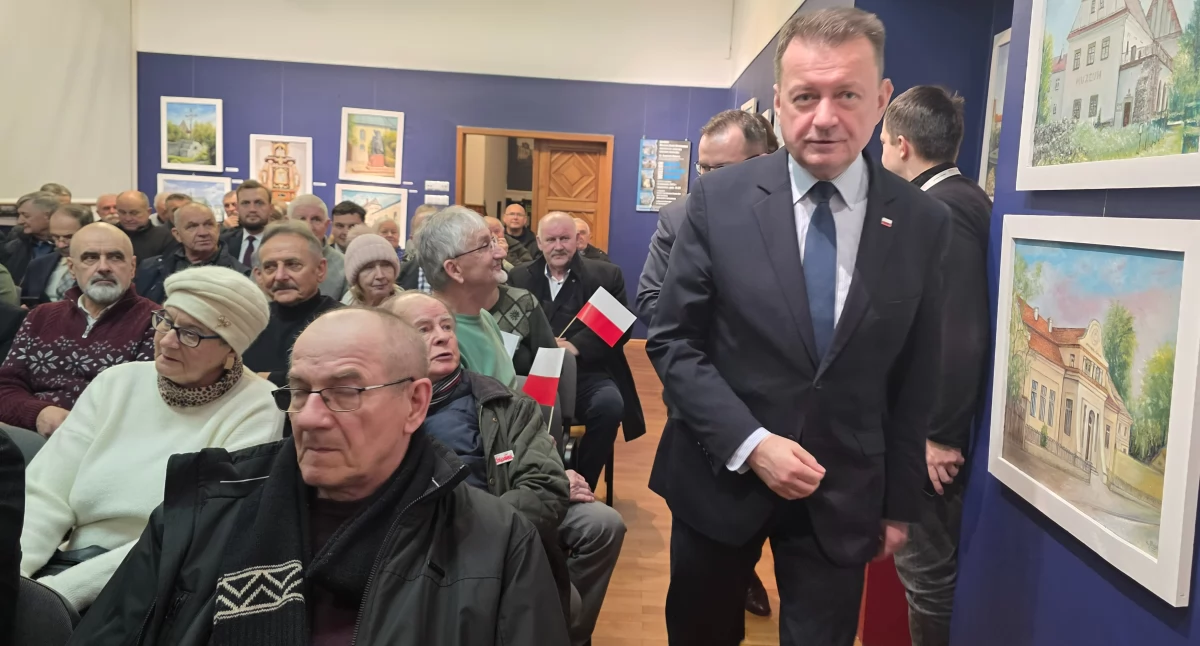 Polityk Prawa i Sprawiedliwości Mariusz Błaszczak rozmawiał z mieszkańcami Wielunia i okolic / fot.: Sławomir Rajch