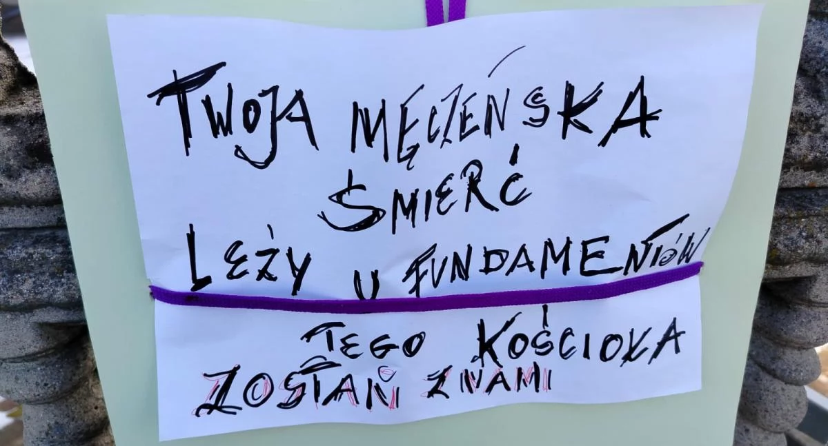 Zdjęcie z dnia pogrzebu brutalnie zamordowanego ks. Grzegorza Dymka, proboszcza parafii NMP Fatimskiej w Kłobucku / fot.: Joanna Major